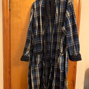 Men's medium weight Izod bathrobe